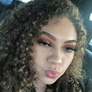 Meet your Posher, Adrianna